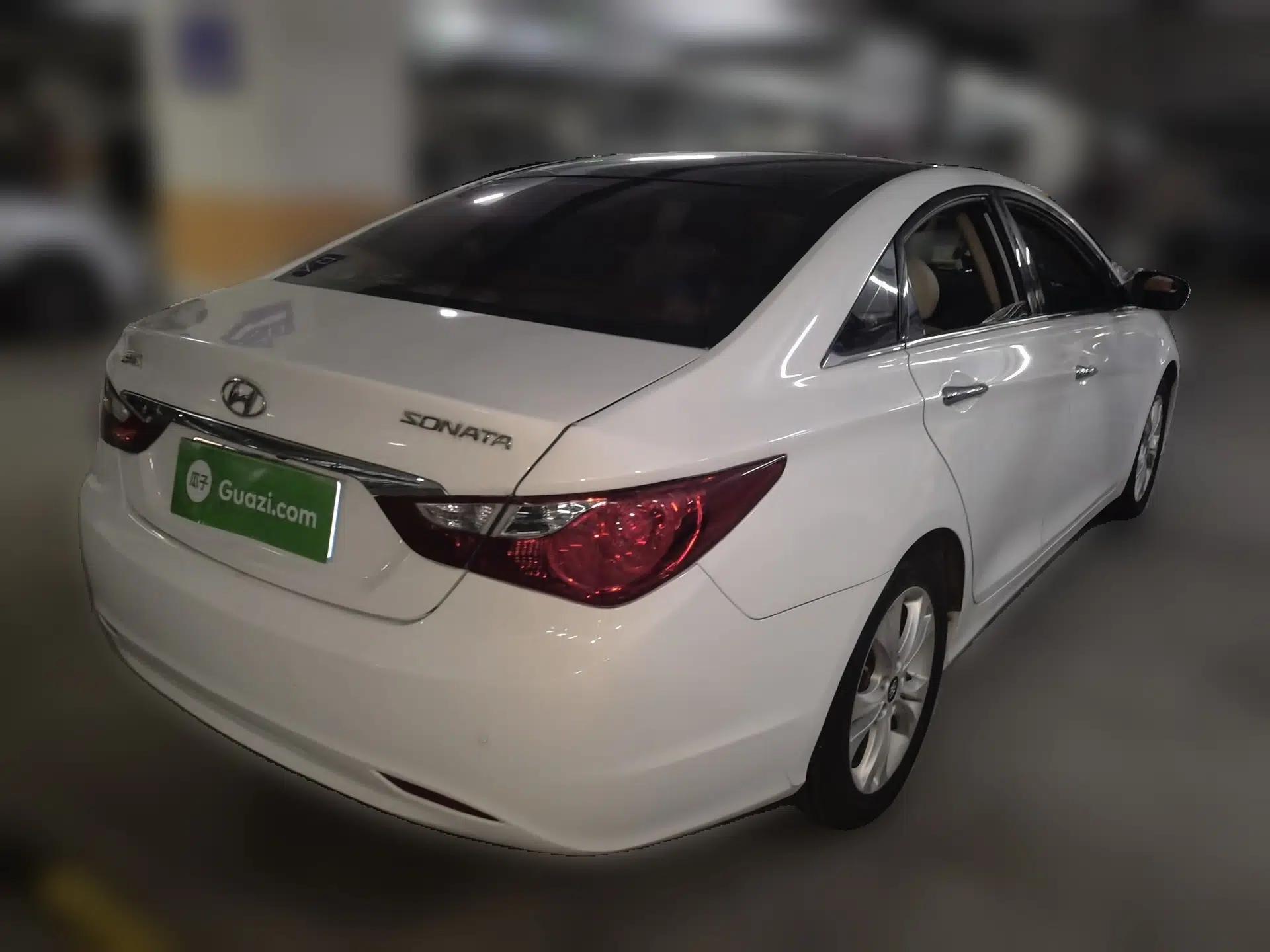 Hyundai Sonata 2011 2.0L Automatic Luxury Edition — миниатюра 6