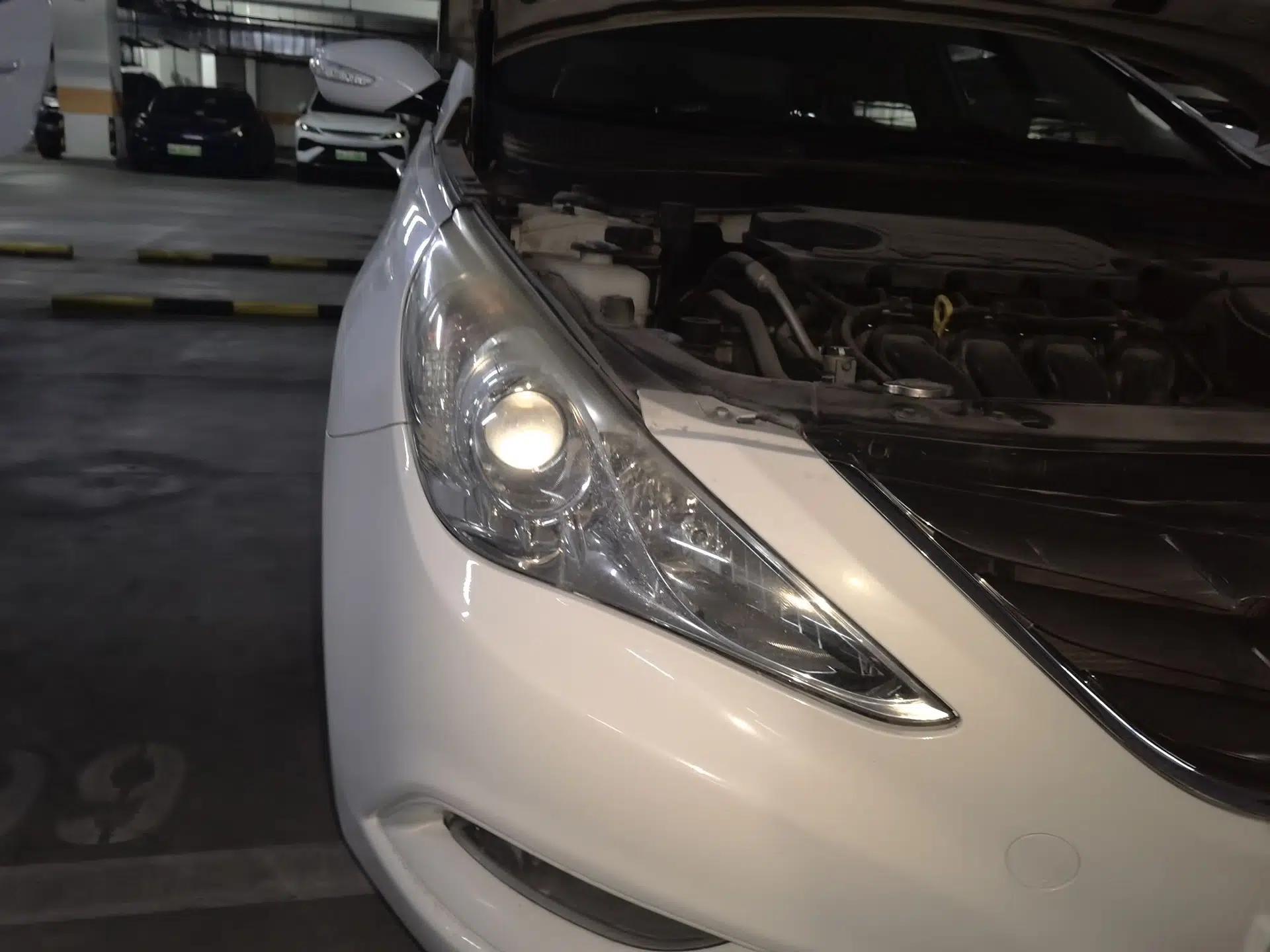 Hyundai Sonata 2011 2.0L Automatic Luxury Edition — миниатюра 7