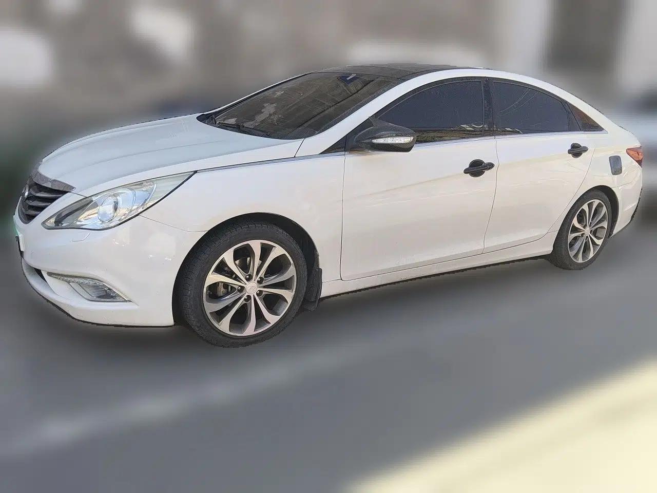 Hyundai Sonata 2013 2.4L Automatic Luxury Version China IV Standard — миниатюра 1