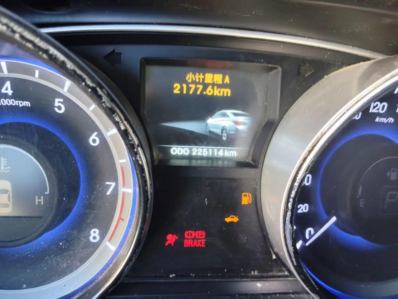 Hyundai Sonata 2013 2.4L Automatic Luxury Version China IV Standard — миниатюра 12