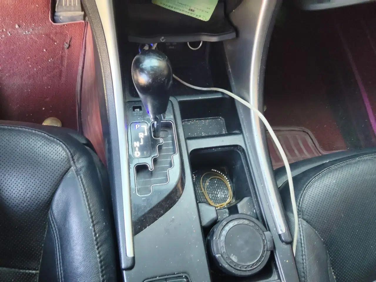 Hyundai Sonata 2013 2.4L Automatic Luxury Version China IV Standard — миниатюра 14