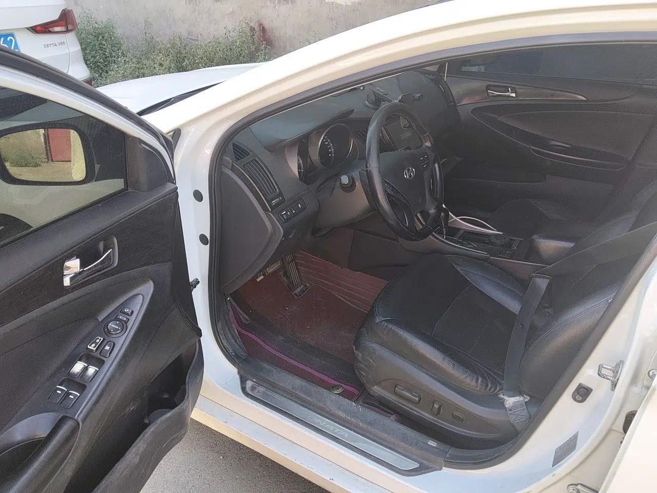 Hyundai Sonata 2013 2.4L Automatic Luxury Version China IV Standard — миниатюра 16
