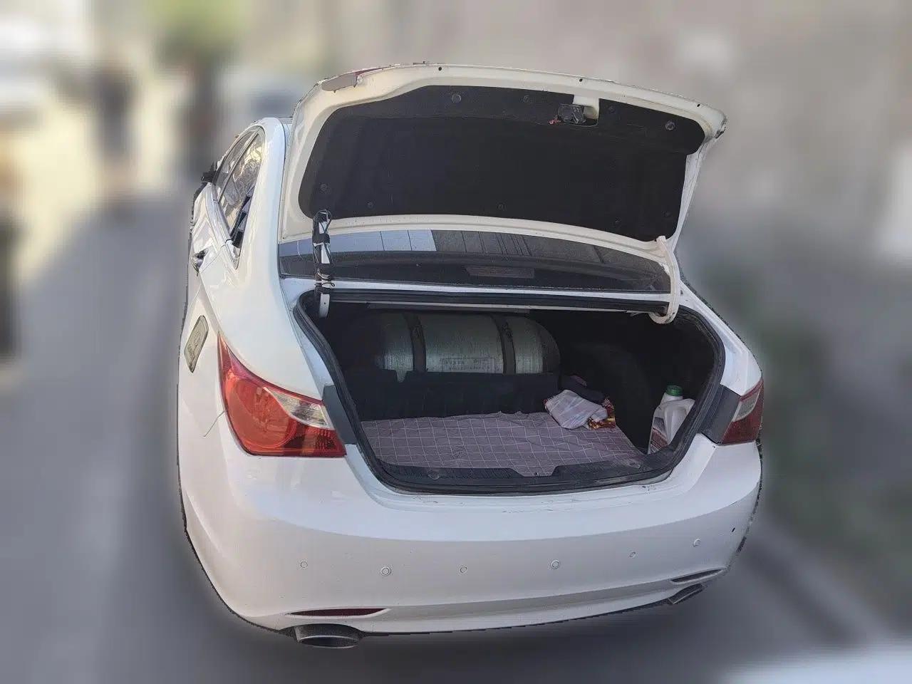 Hyundai Sonata 2013 2.4L Automatic Luxury Version China IV Standard — миниатюра 19