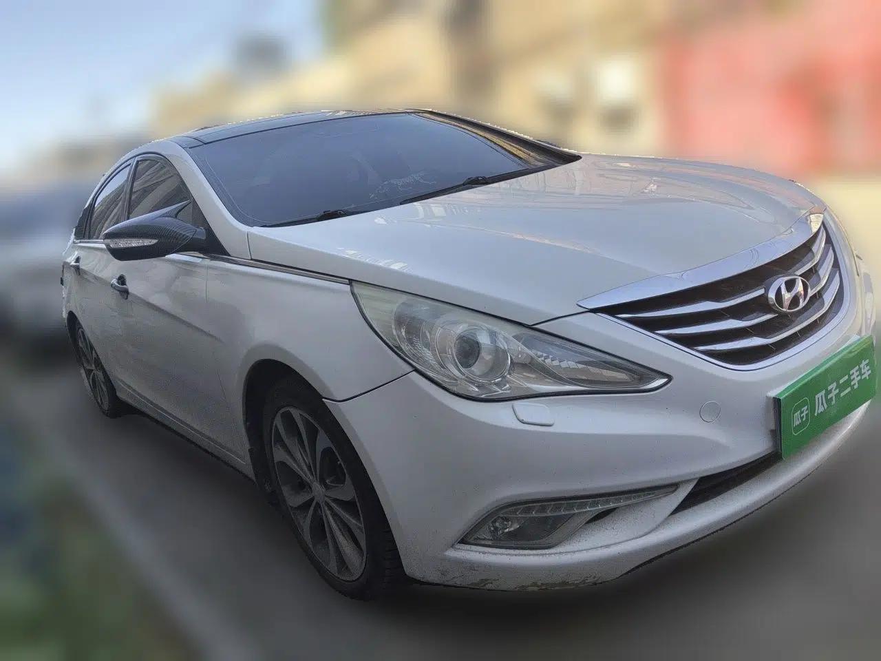 Hyundai Sonata 2013 2.4L Automatic Luxury Version China IV Standard — миниатюра 3