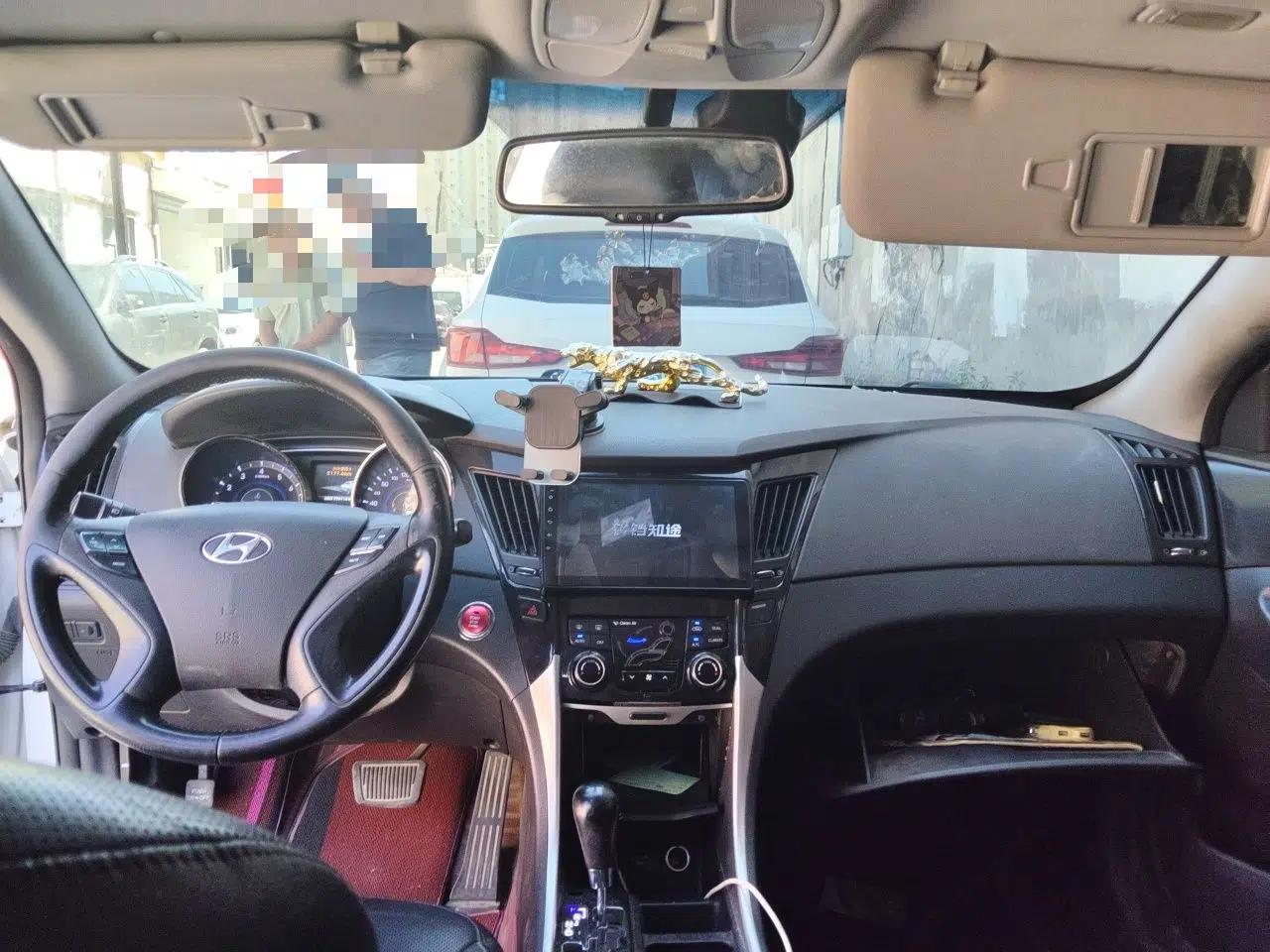 Hyundai Sonata 2013 2.4L Automatic Luxury Version China IV Standard — миниатюра 9