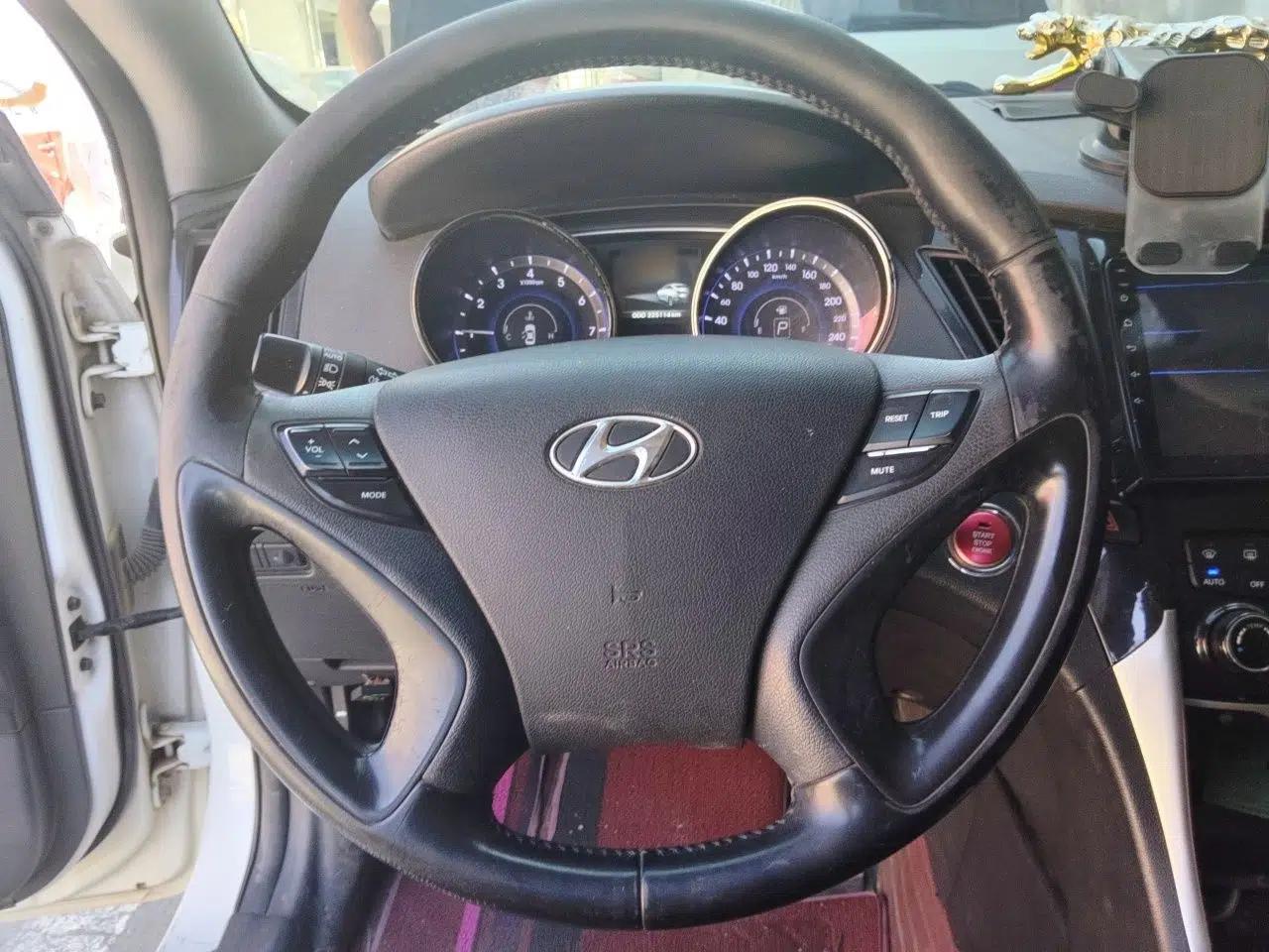 Hyundai Sonata 2013 2.4L Automatic Luxury Version China IV Standard — миниатюра 10