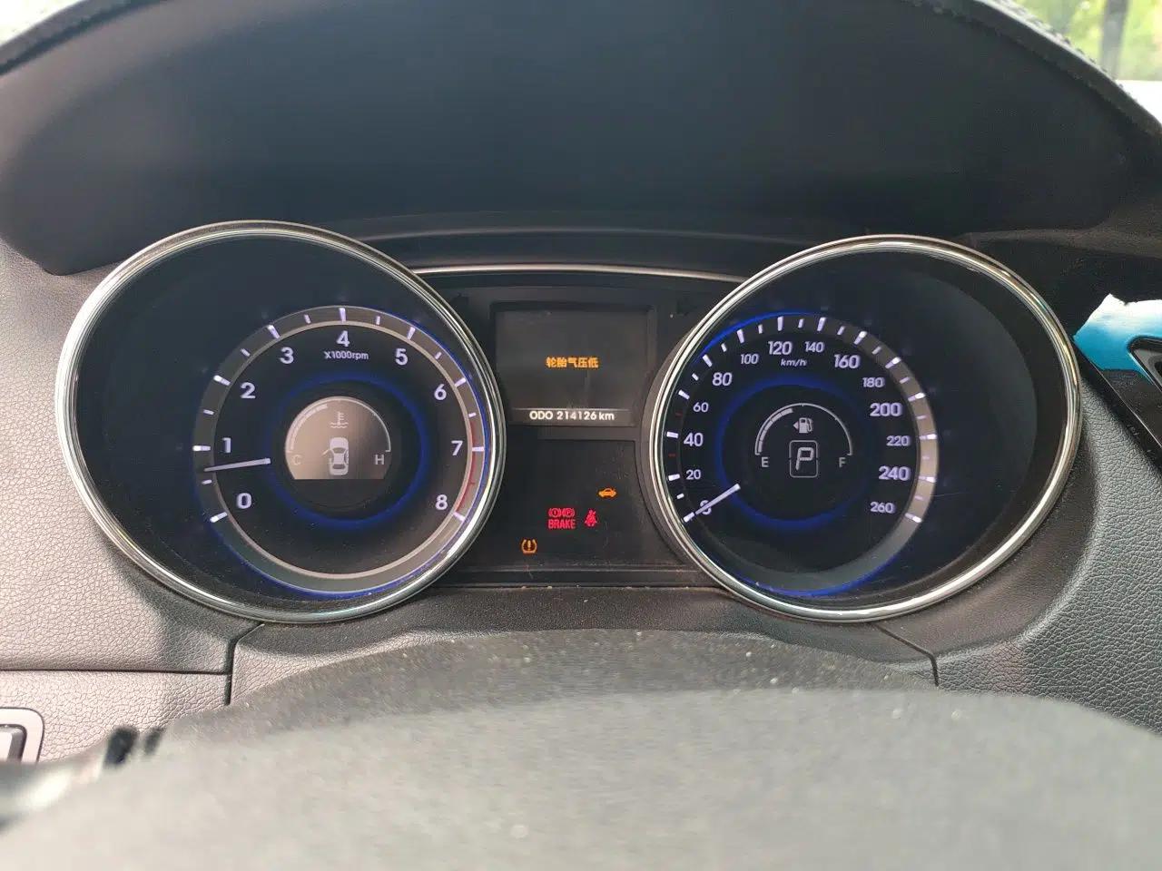 Hyundai Sonata 2014 2.4L Automatic Leading Edition China IV Standard — миниатюра 11