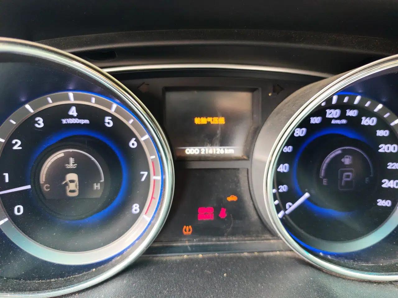 Hyundai Sonata 2014 2.4L Automatic Leading Edition China IV Standard — миниатюра 12