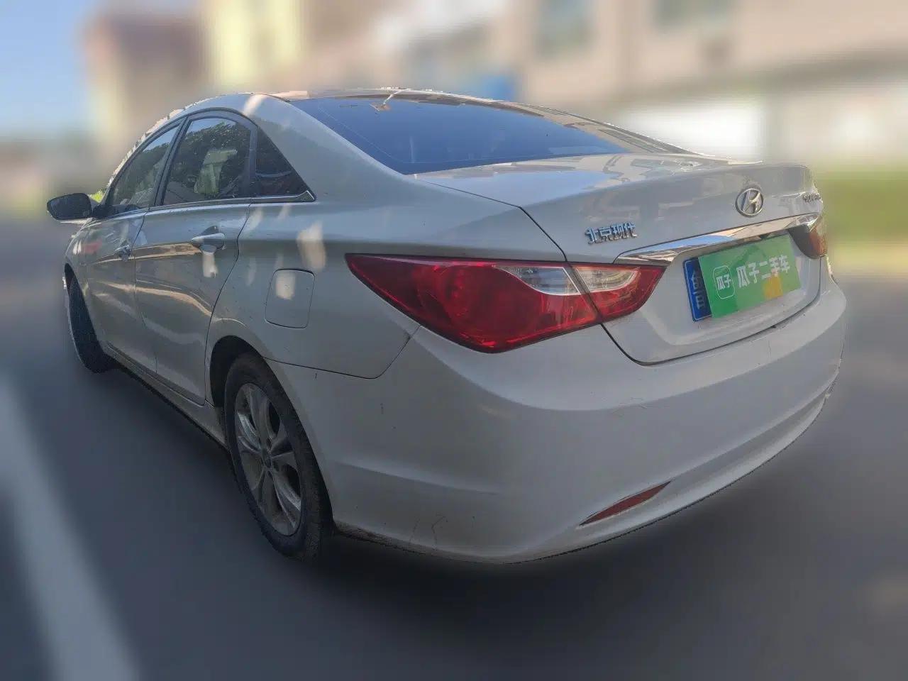 Hyundai Sonata 2013 2.0L Automatic Fashion Edition — миниатюра 4