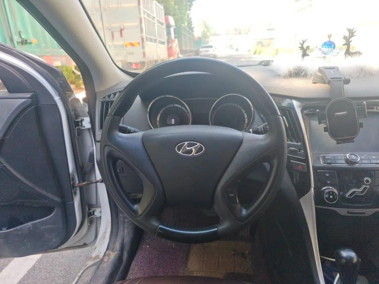 Hyundai Sonata 2013 2.0L Automatic Fashion Edition — миниатюра 10