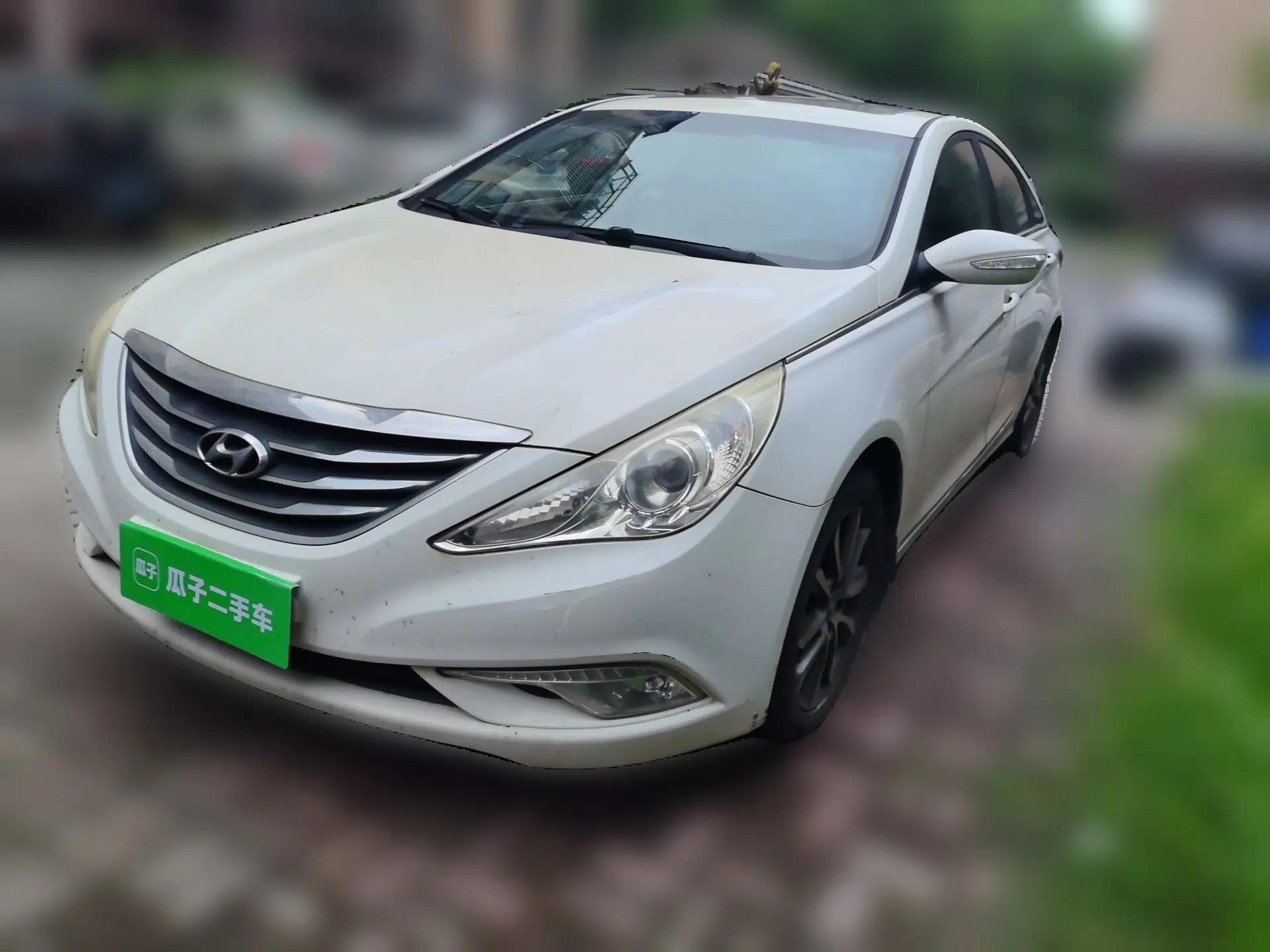 Hyundai Sonata 2011 2.0L Automatic Leading Edition — миниатюра 1