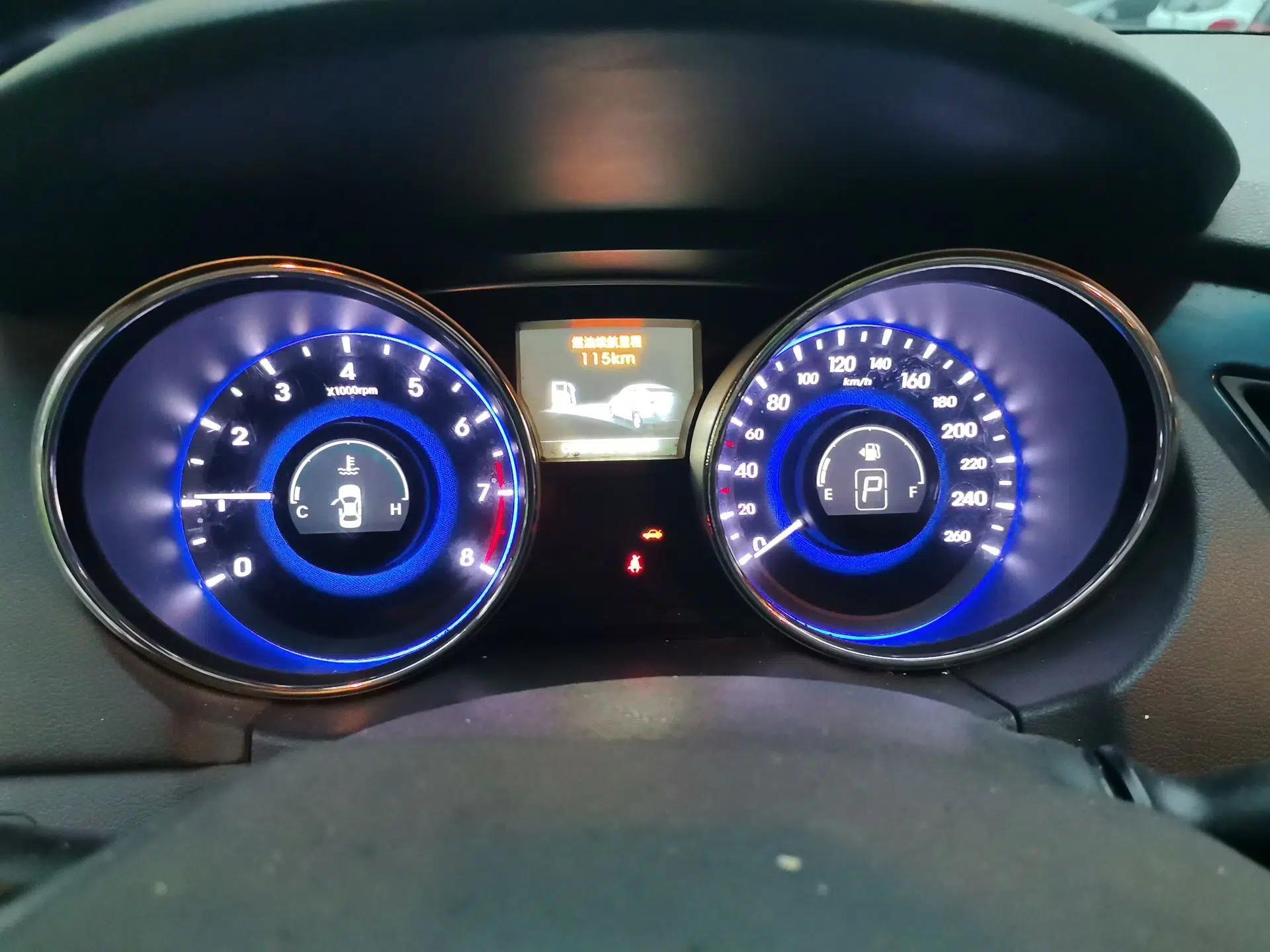 Hyundai Sonata 2011 2.0L Automatic Leading Edition — миниатюра 11
