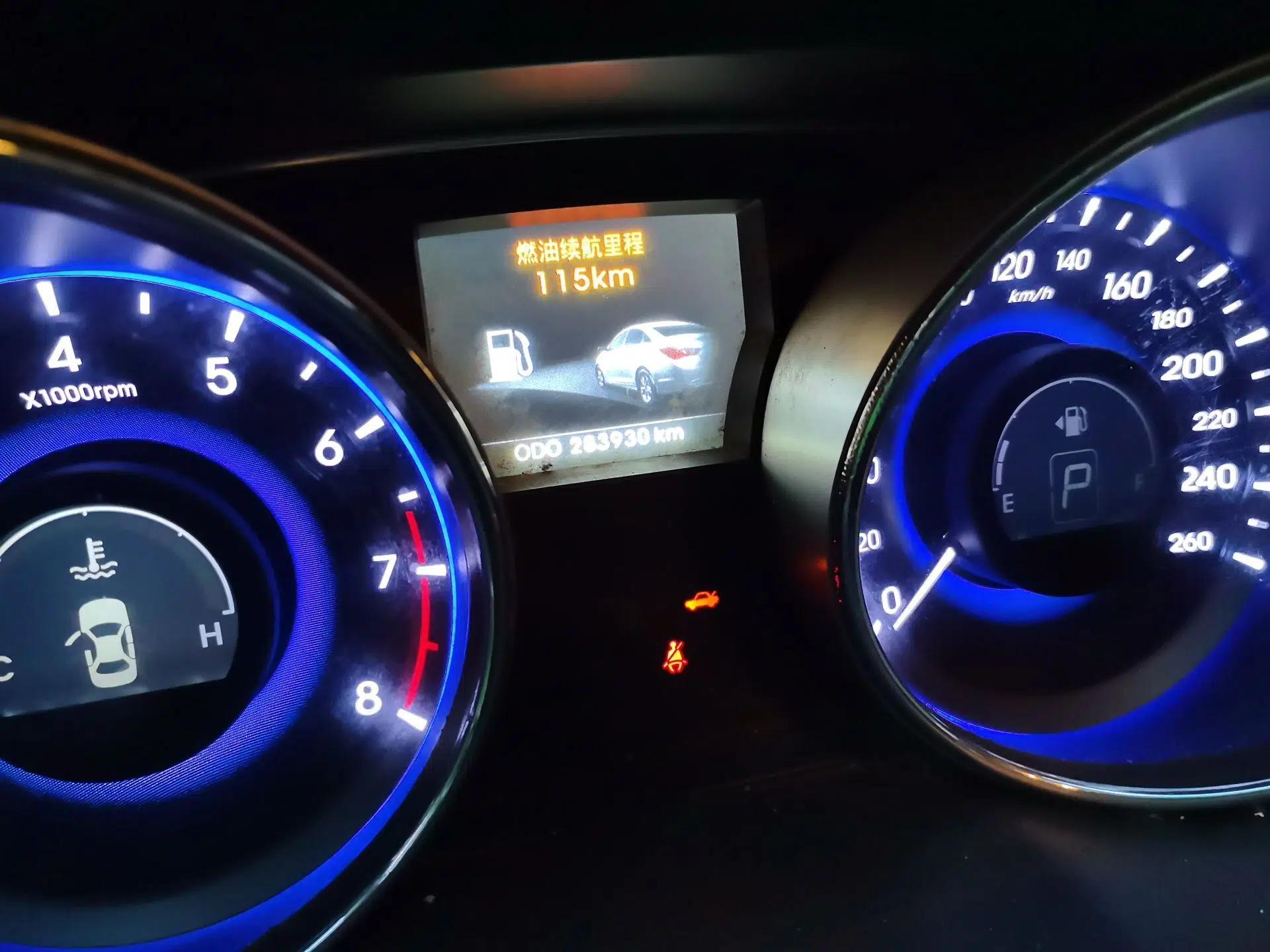 Hyundai Sonata 2011 2.0L Automatic Leading Edition — миниатюра 12