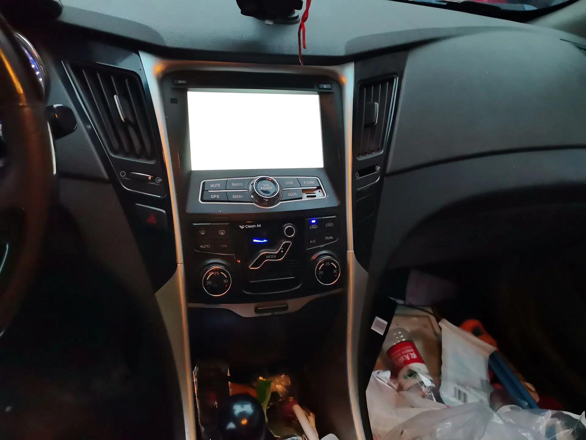Hyundai Sonata 2011 2.0L Automatic Leading Edition — миниатюра 13