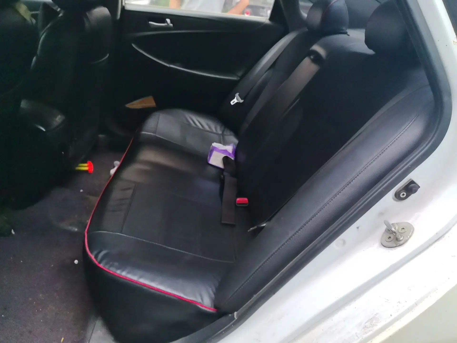 Hyundai Sonata 2011 2.0L Automatic Leading Edition — миниатюра 17