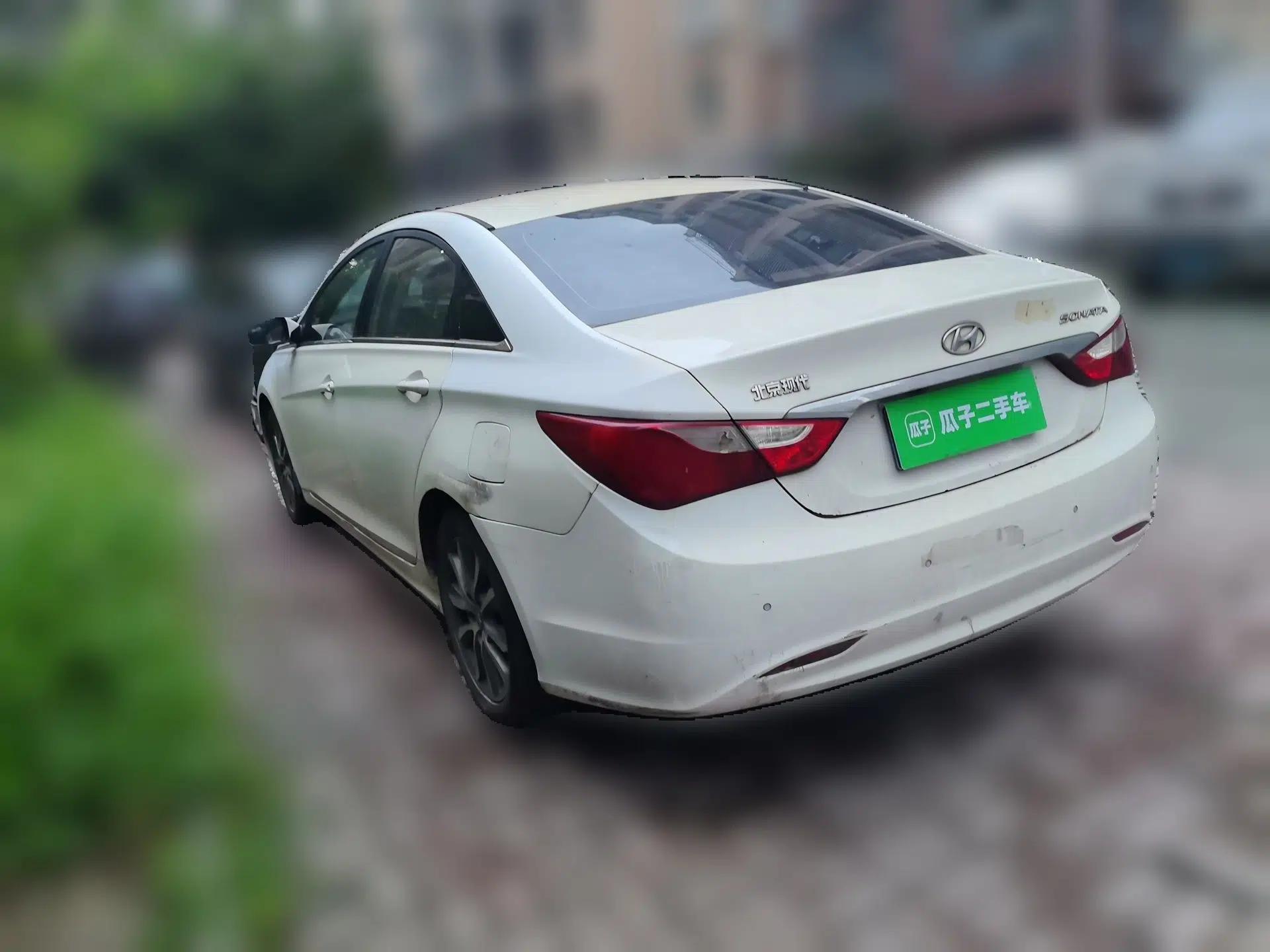 Hyundai Sonata 2011 2.0L Automatic Leading Edition — миниатюра 4
