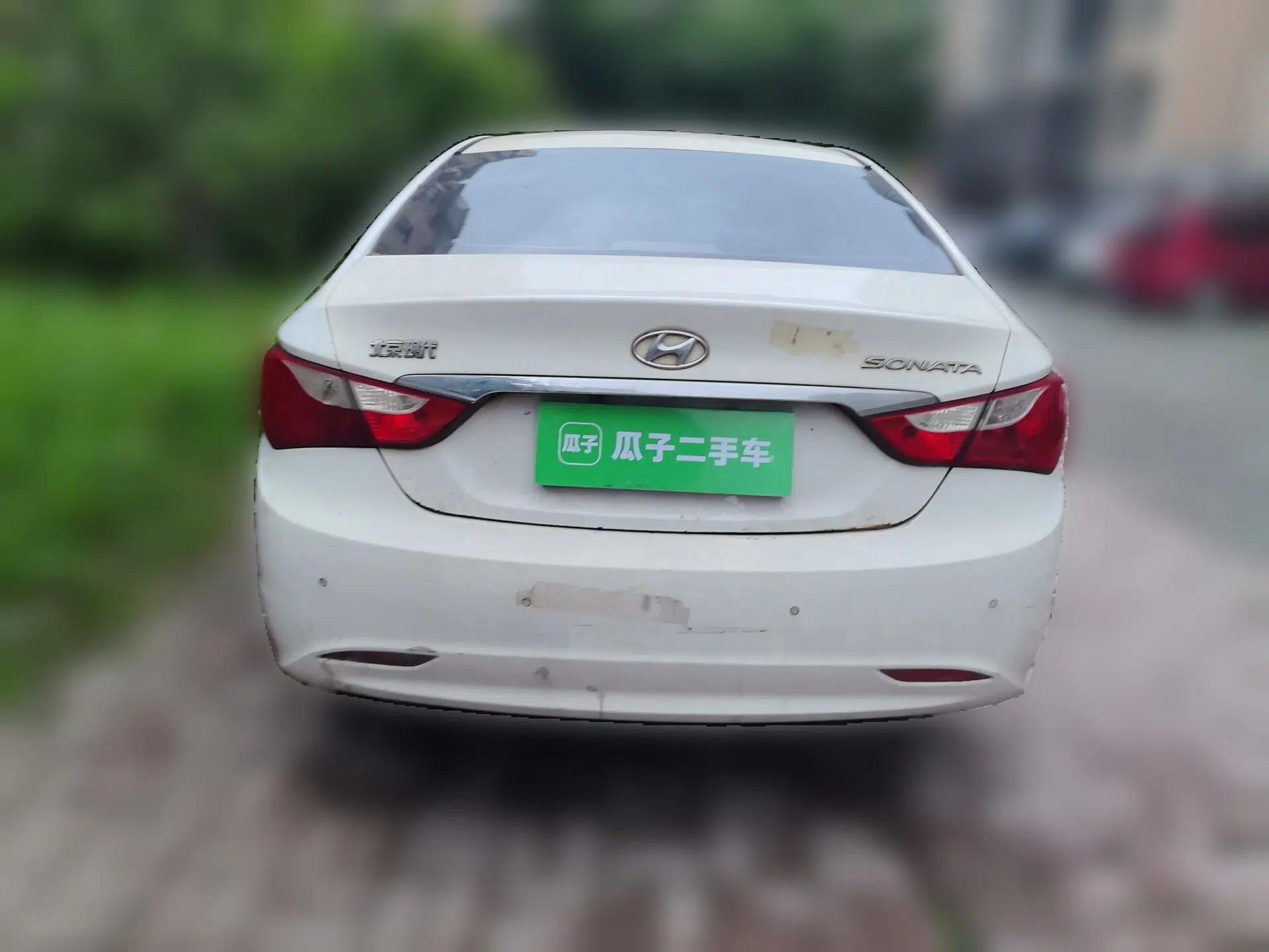 Hyundai Sonata 2011 2.0L Automatic Leading Edition — миниатюра 5