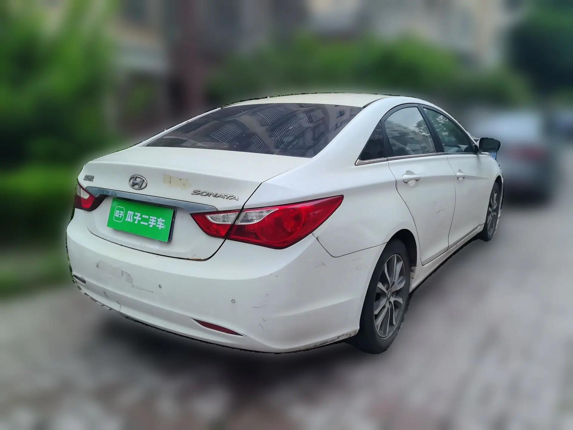 Hyundai Sonata 2011 2.0L Automatic Leading Edition — миниатюра 6