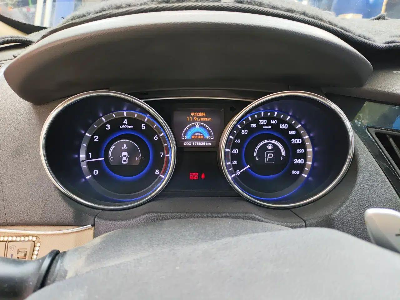 Hyundai Sonata 2011 2.0L Automatic Prestige Edition — миниатюра 11