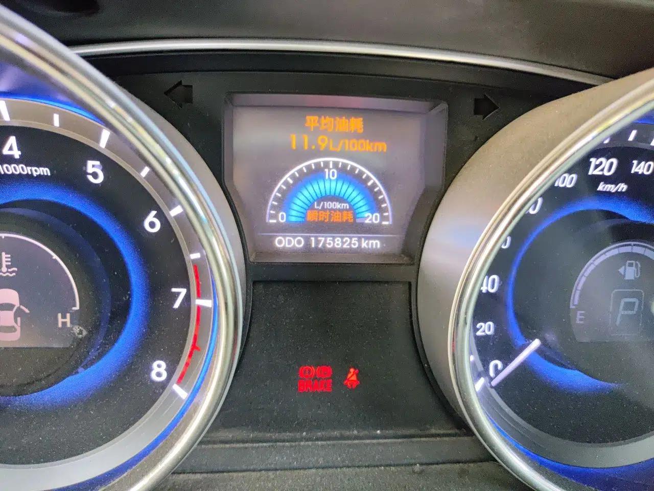 Hyundai Sonata 2011 2.0L Automatic Prestige Edition — миниатюра 12