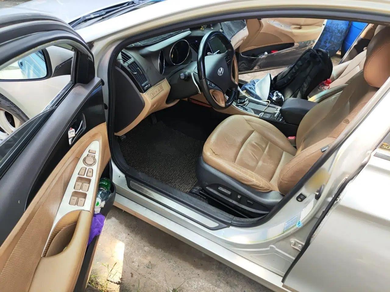 Hyundai Sonata 2011 2.0L Automatic Prestige Edition — миниатюра 16