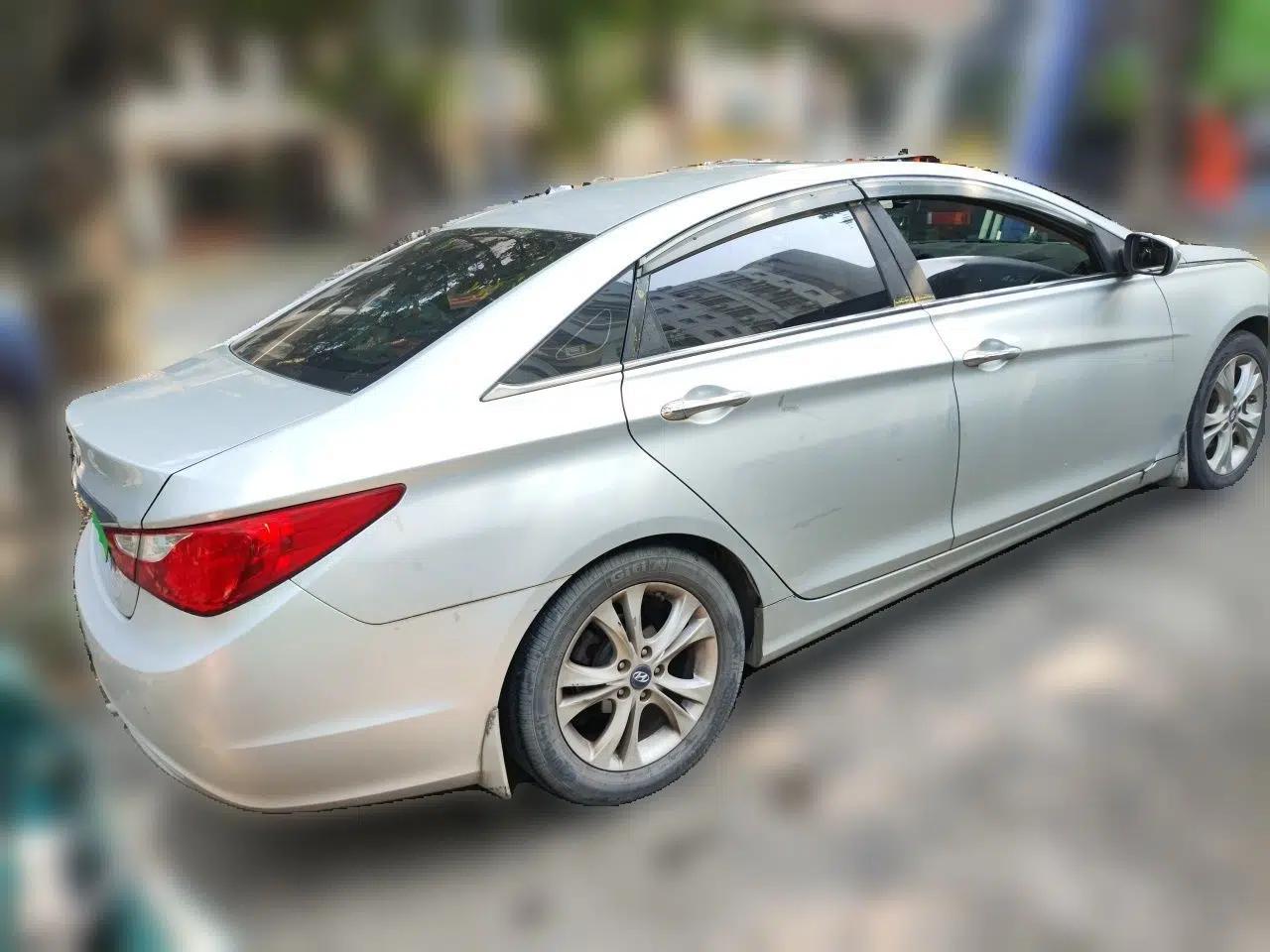 Hyundai Sonata 2011 2.0L Automatic Prestige Edition — миниатюра 6