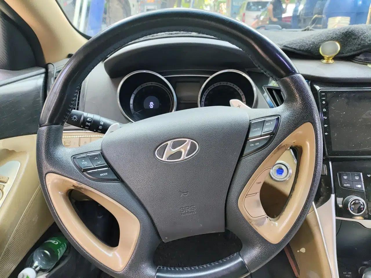 Hyundai Sonata 2011 2.0L Automatic Prestige Edition — миниатюра 10