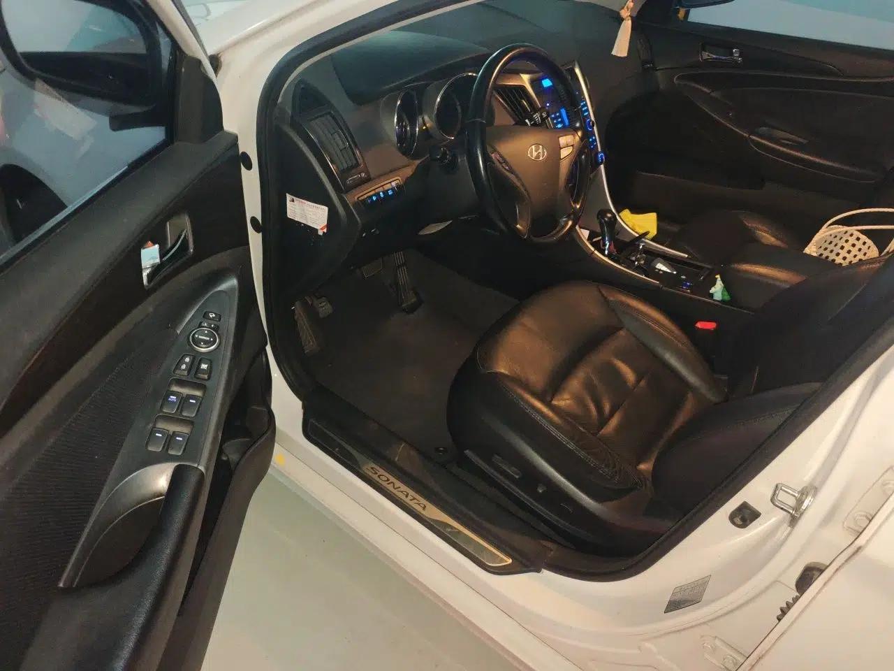 Hyundai Sonata 2013 2.0L Automatic Luxury Edition — миниатюра 16