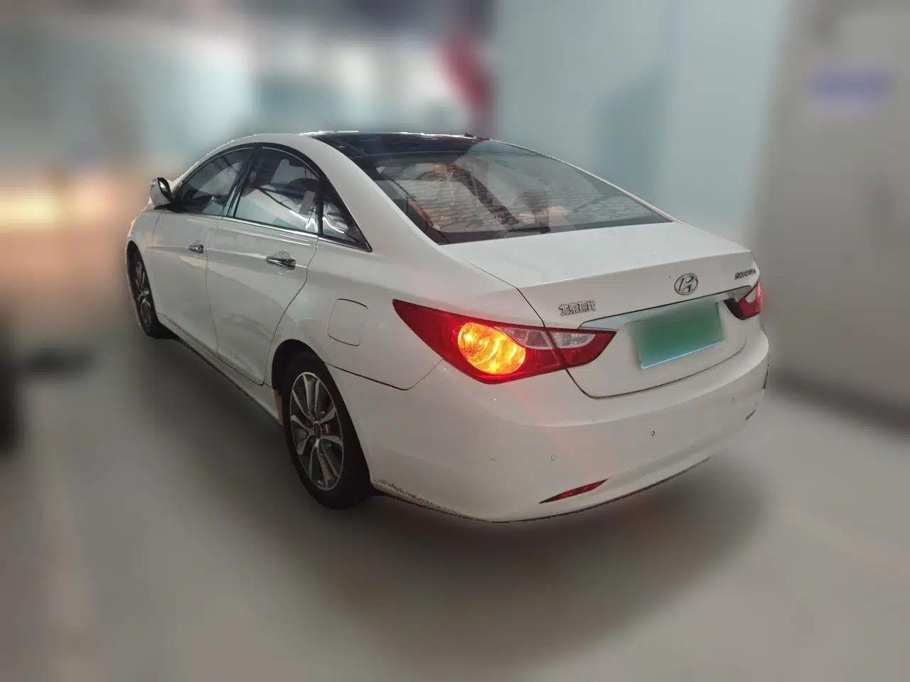 Hyundai Sonata 2013 2.0L Automatic Luxury Edition — миниатюра 4