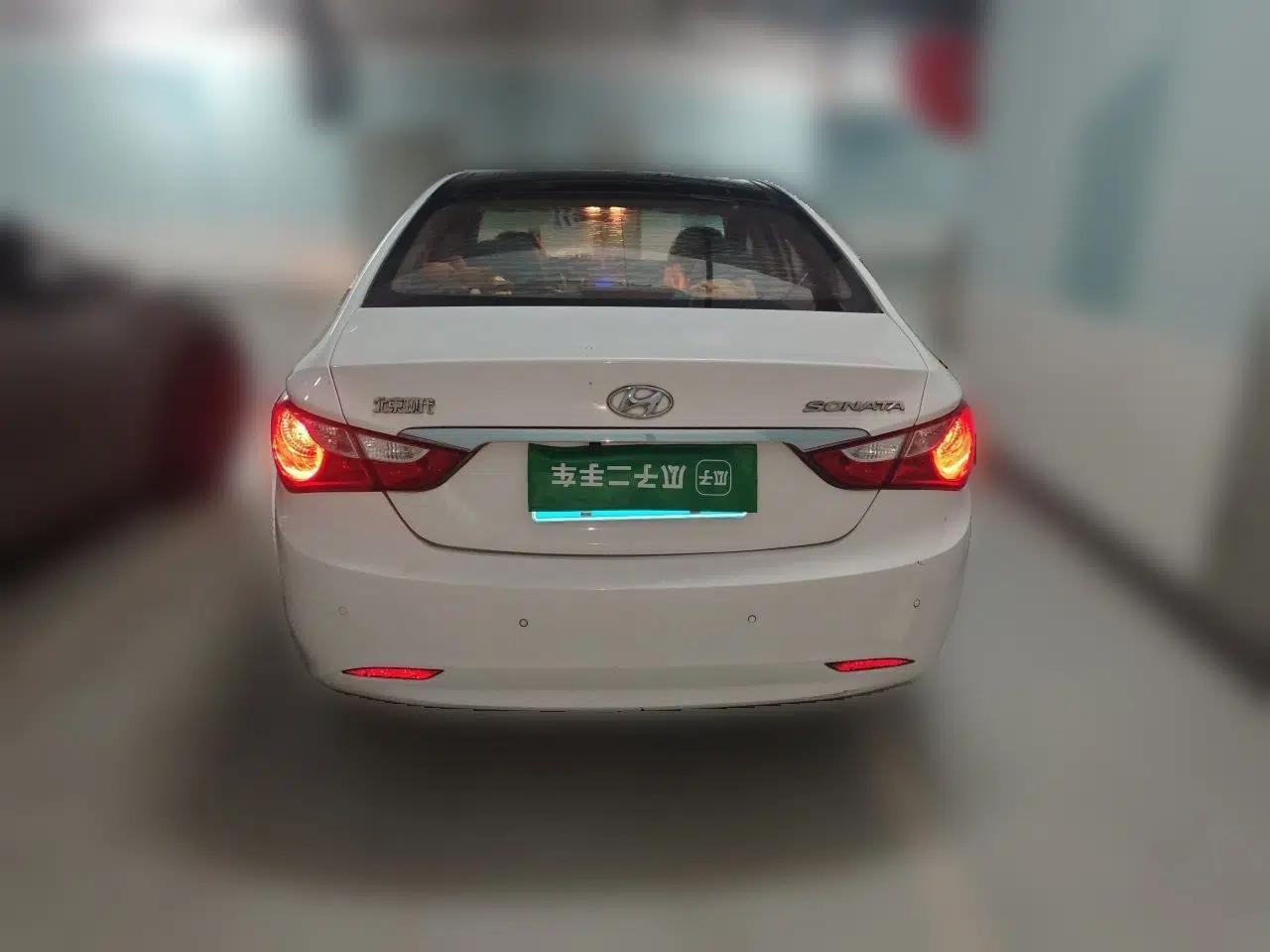 Hyundai Sonata 2013 2.0L Automatic Luxury Edition — миниатюра 5