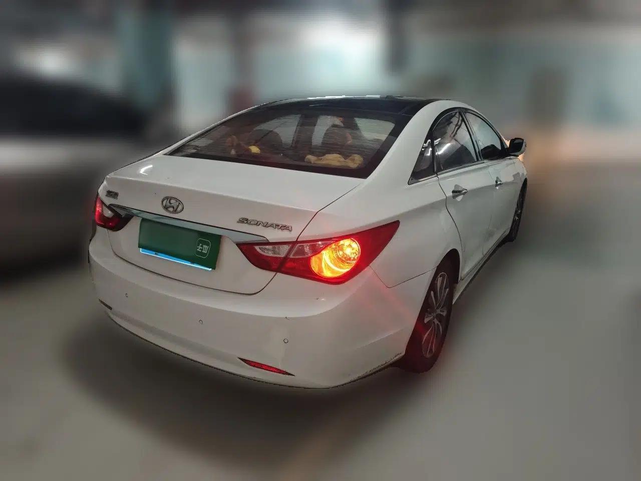 Hyundai Sonata 2013 2.0L Automatic Luxury Edition — миниатюра 6