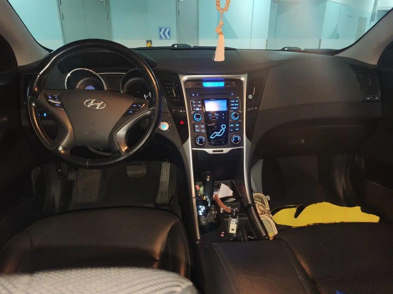 Hyundai Sonata 2013 2.0L Automatic Luxury Edition — миниатюра 9