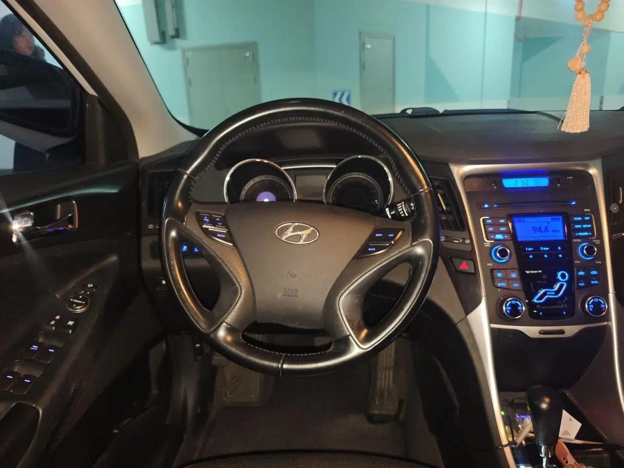 Hyundai Sonata 2013 2.0L Automatic Luxury Edition — миниатюра 10
