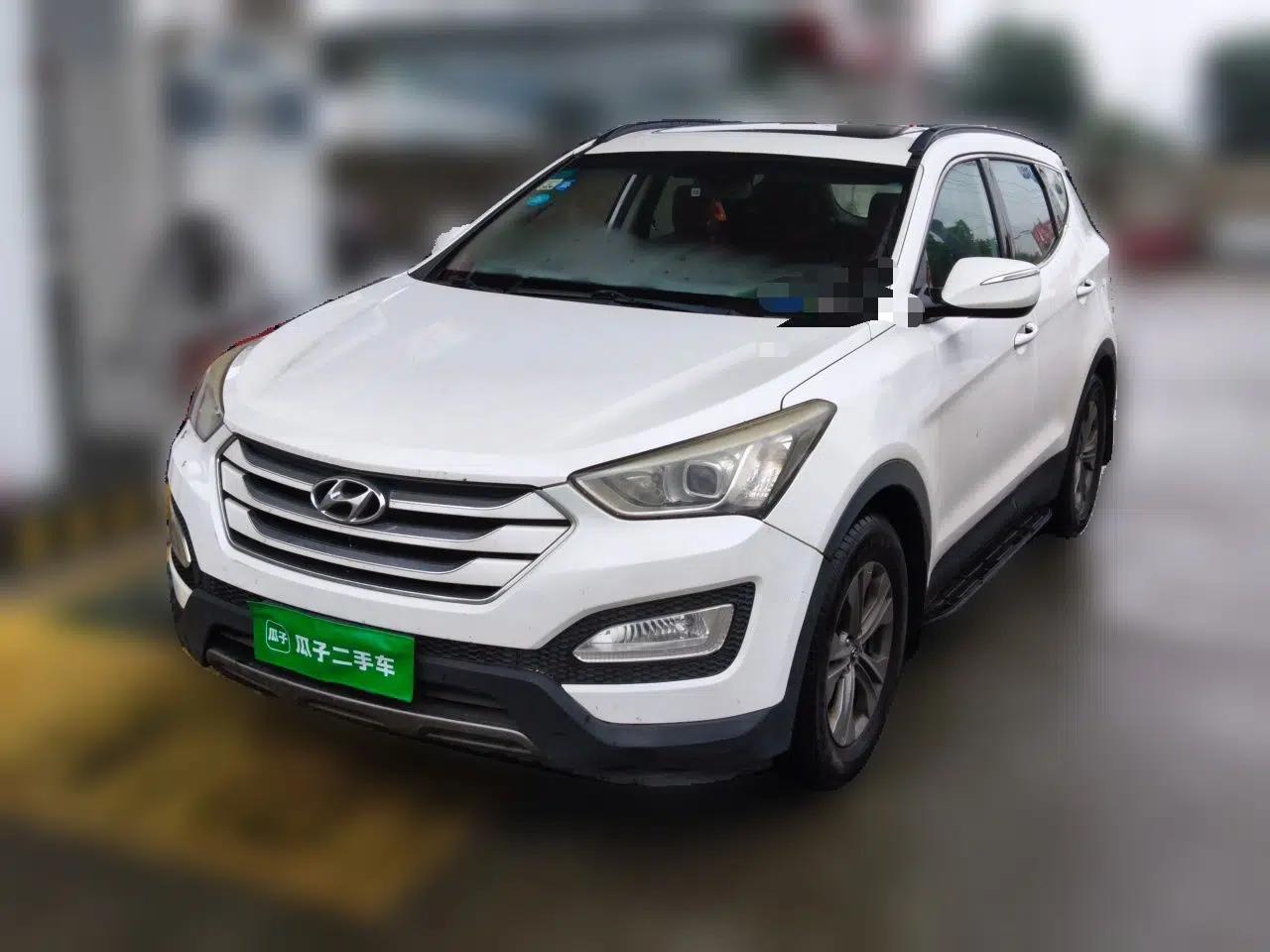 Hyundai Santa Fe 2013 2.4L Automatic 2WD Comfort Edition — миниатюра 1