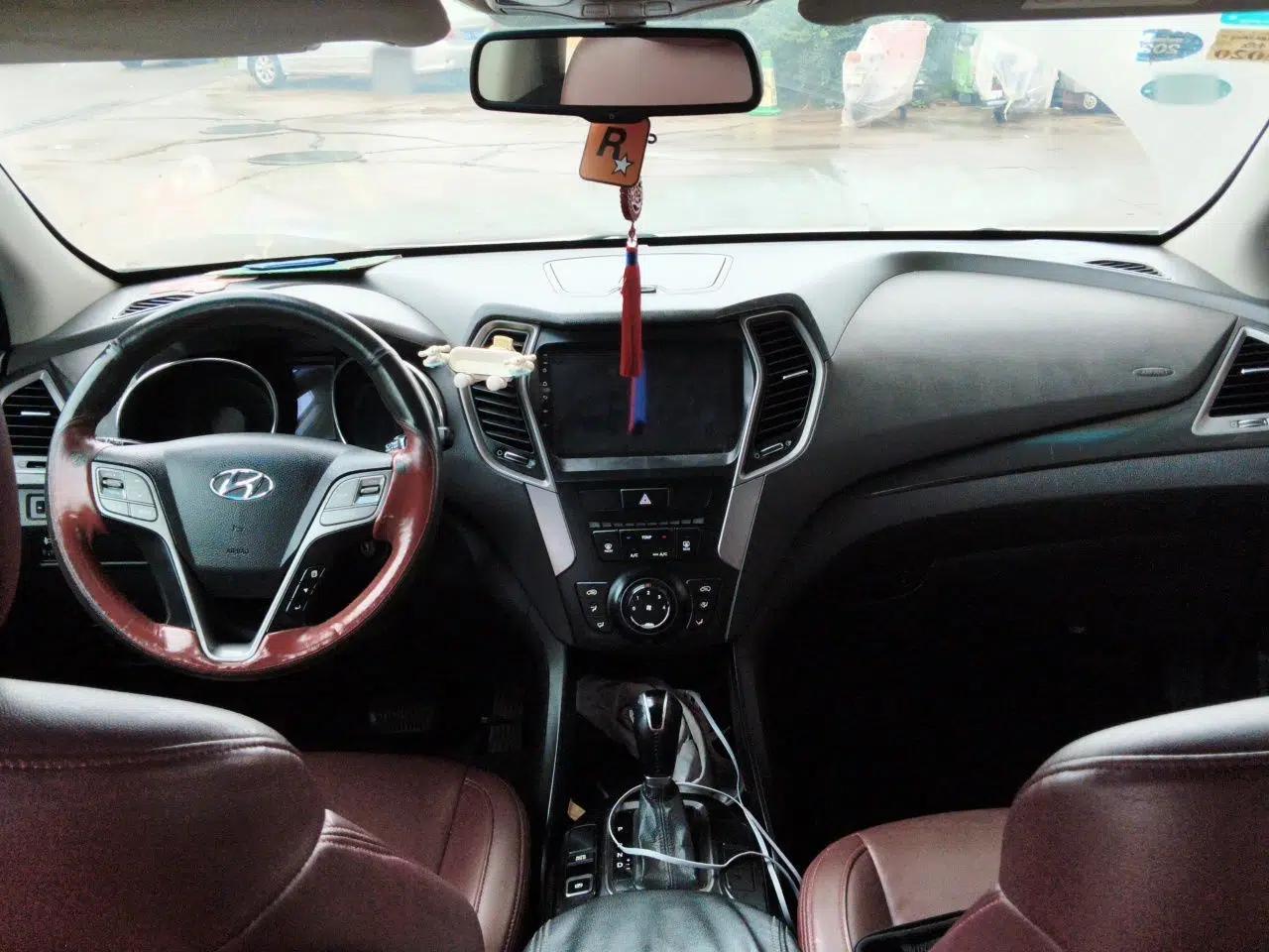 Hyundai Santa Fe 2013 2.4L Automatic 2WD Comfort Edition — миниатюра 9