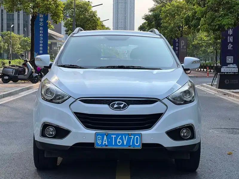 Hyundai ix35 2012 2.0L Automatic 2WD Elite Edition GL — миниатюра 2
