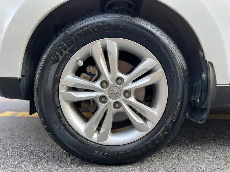 Hyundai ix35 2012 2.0L Automatic 2WD Elite Edition GL — миниатюра 15
