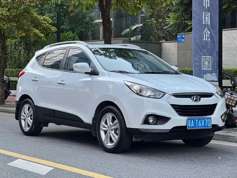 Hyundai ix35 2012 2.0L Automatic 2WD Elite Edition GL — миниатюра 3