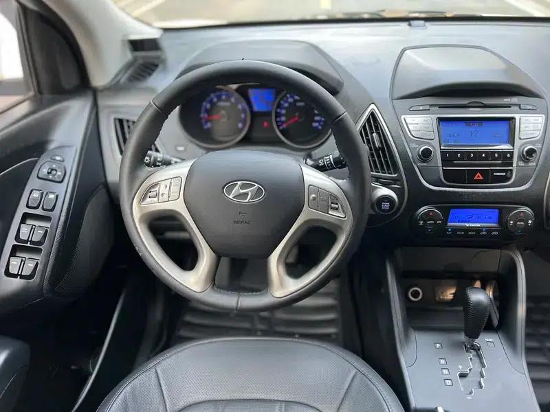Hyundai ix35 2012 2.0L Automatic 2WD Elite Edition GL — миниатюра 22