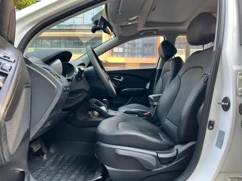 Hyundai ix35 2012 2.0L Automatic 2WD Elite Edition GL — миниатюра 25