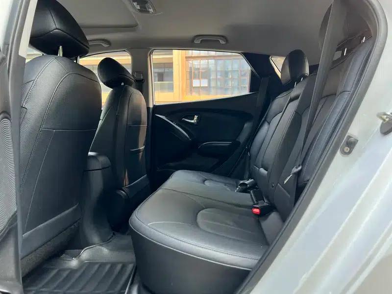 Hyundai ix35 2012 2.0L Automatic 2WD Elite Edition GL — миниатюра 27
