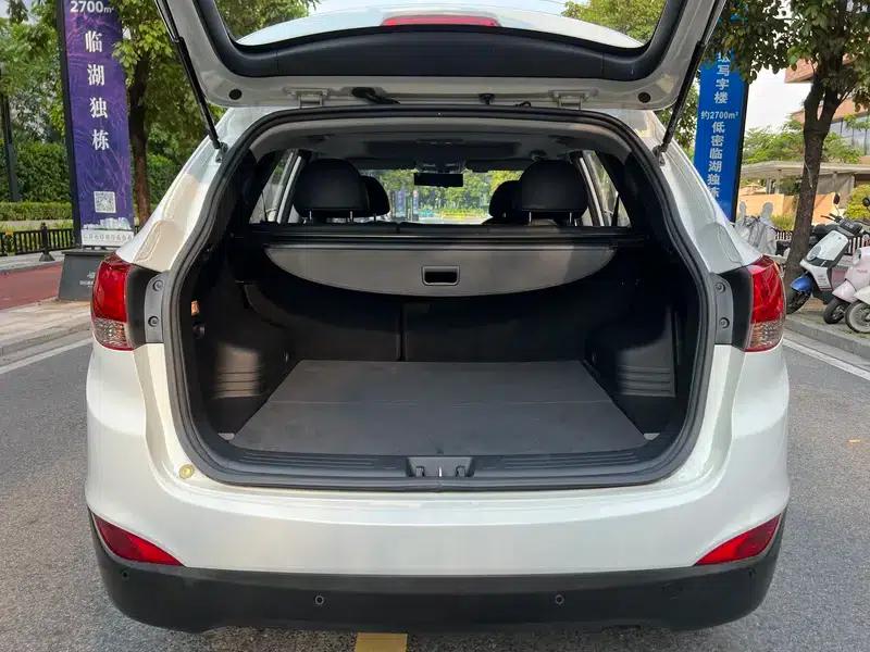 Hyundai ix35 2012 2.0L Automatic 2WD Elite Edition GL — миниатюра 29