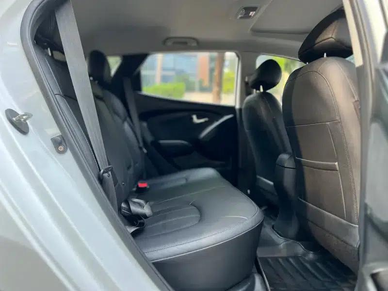 Hyundai ix35 2012 2.0L Automatic 2WD Elite Edition GL — миниатюра 30