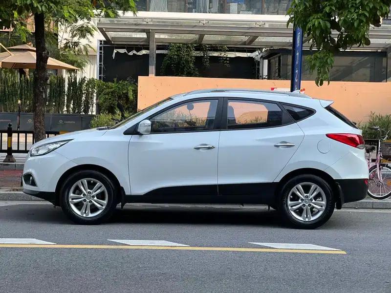 Hyundai ix35 2012 2.0L Automatic 2WD Elite Edition GL — миниатюра 4