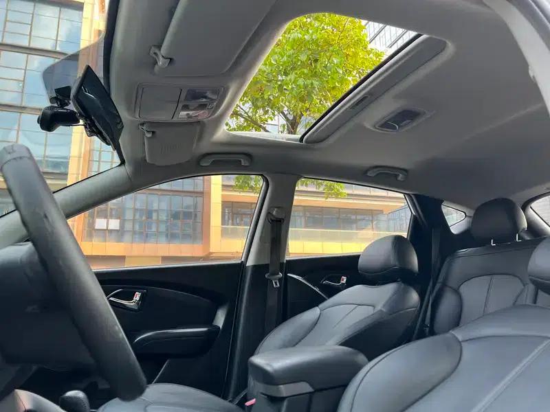Hyundai ix35 2012 2.0L Automatic 2WD Elite Edition GL — миниатюра 31