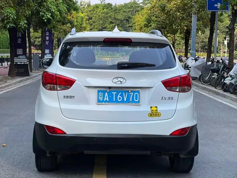 Hyundai ix35 2012 2.0L Automatic 2WD Elite Edition GL — миниатюра 6