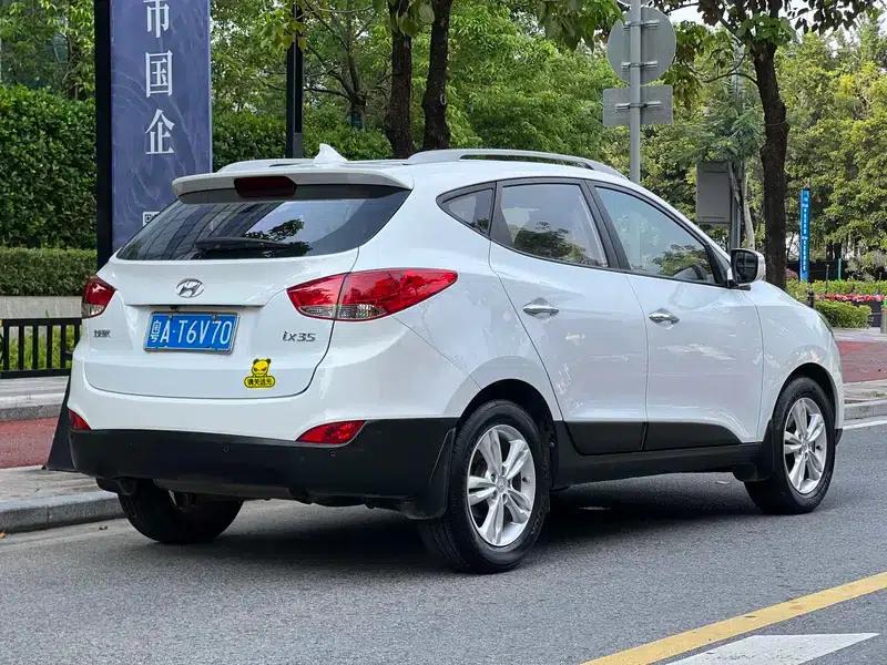 Hyundai ix35 2012 2.0L Automatic 2WD Elite Edition GL — миниатюра 7