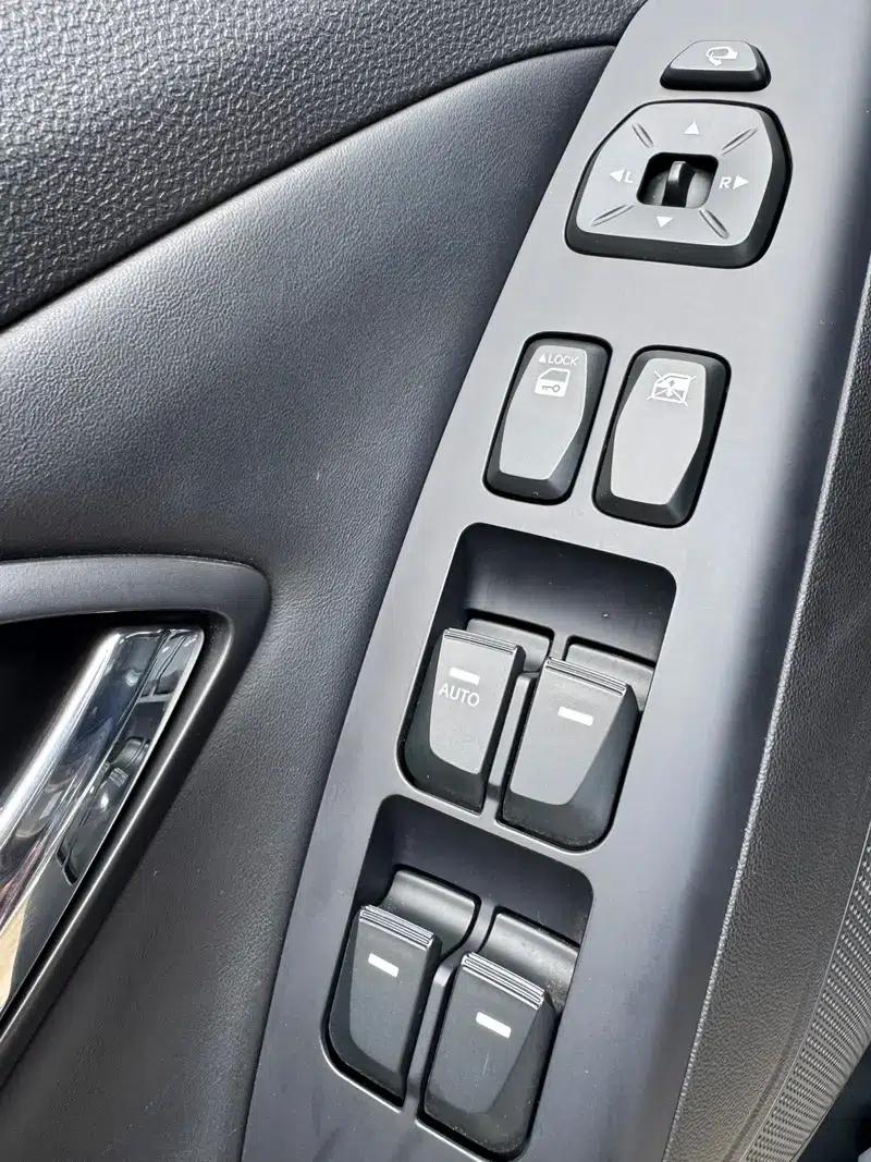 Hyundai ix35 2013 2.0L Automatic 2WD Smart GLS (National IV Emission Standard) — миниатюра 17