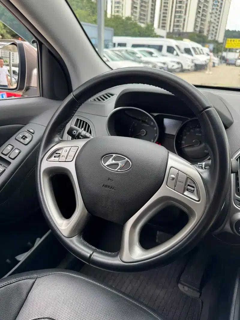Hyundai ix35 2013 2.0L Automatic 2WD Smart GLS (National IV Emission Standard) — миниатюра 8