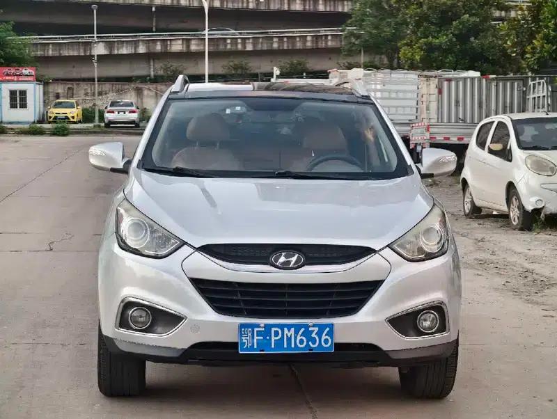 Hyundai ix35 2010 2.0L Automatic 2WD Elite GLS — миниатюра 2